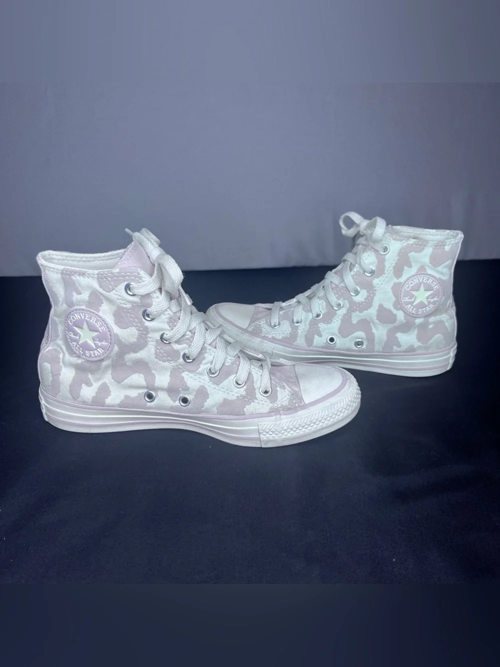 Converse High Top Chuck Taylor Sneakers Size 4